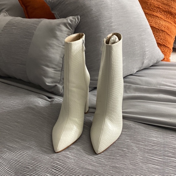 BRAND NEW 4” heel - Picture 3 of 4